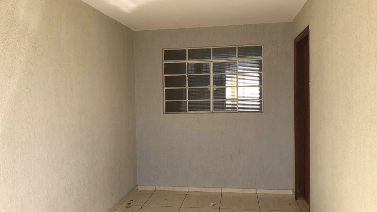 Aluga-se Casa no Bairro Vila Santa Barbara – Guaxupé/MG